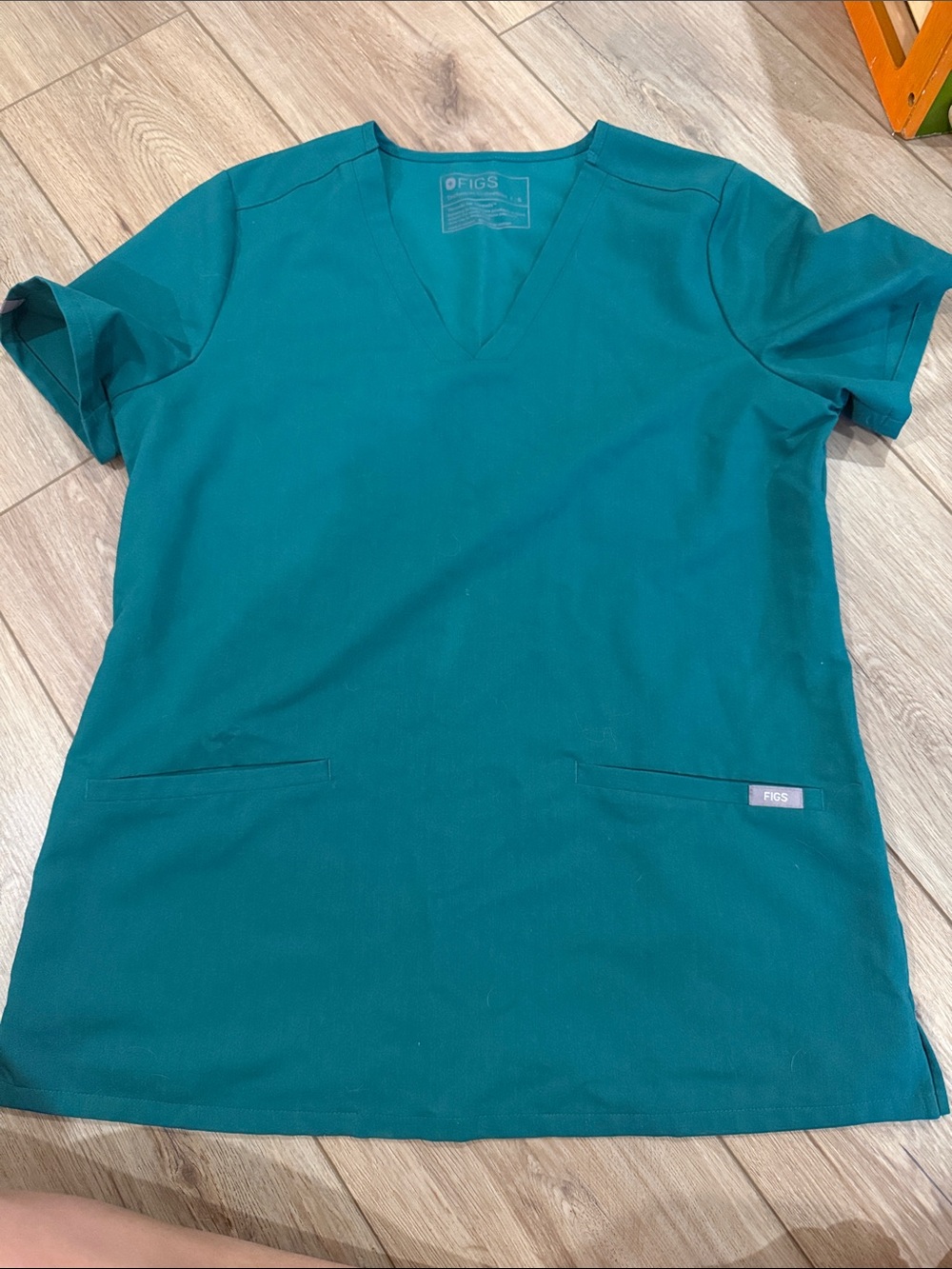 Figs Women’s V-Neck Short Sleeve Top in green